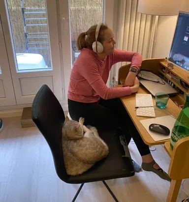 Sama si na vine, že si prespala svoje pracovné miesto.