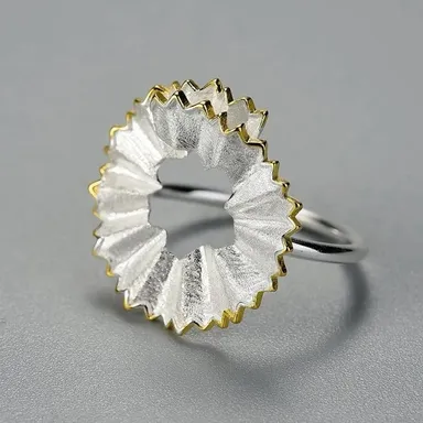 A nakoniec pár prsteňov z úplne bežných vecí. Ako sa hovorí – „z toho, čo bolo po ruke“.